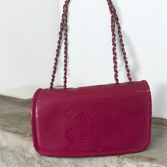 CHANEL - Small Pink Vinyl Lipstick Flap Bag | Fair to Good Condition - Picture 15 of 16